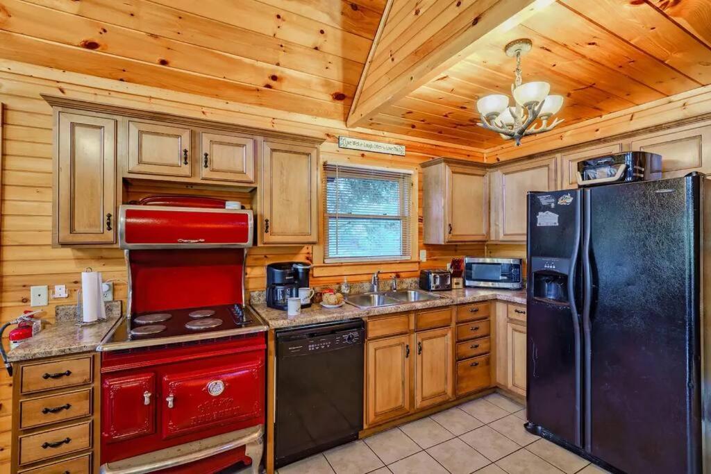Stunning Mountain Cabin W Hot Tub Gatlinburg Eksteriør bilde