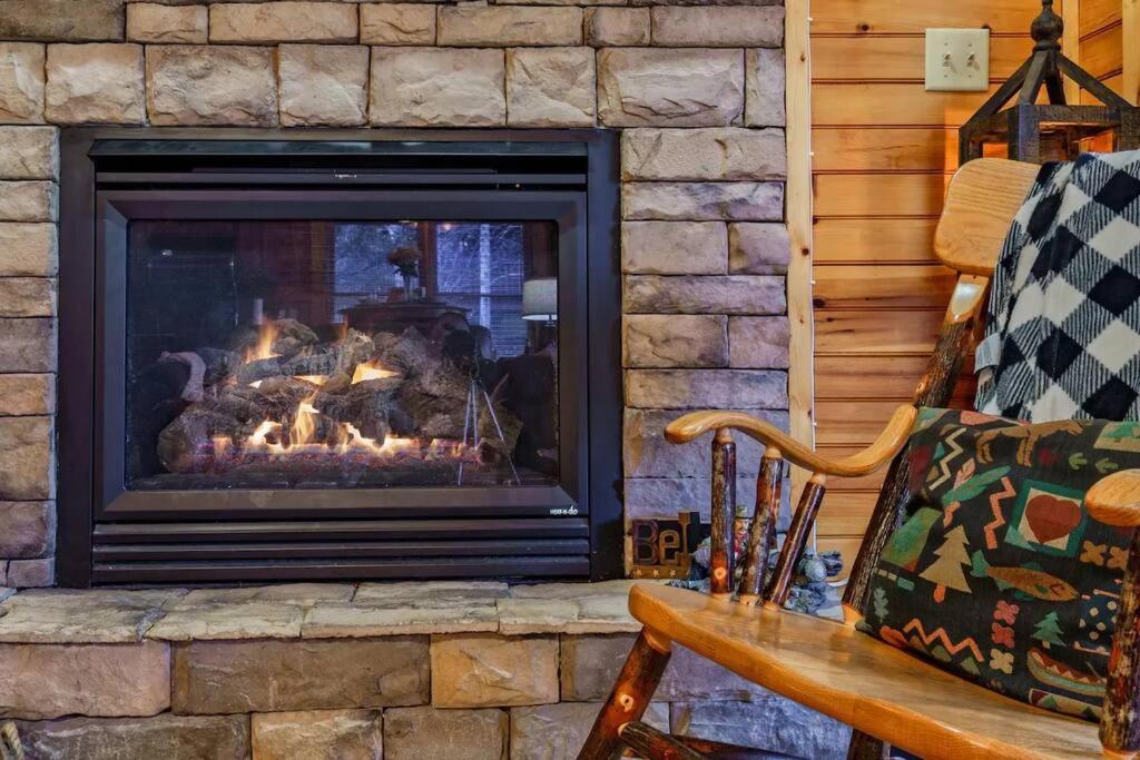 Stunning Mountain Cabin W Hot Tub Gatlinburg Eksteriør bilde