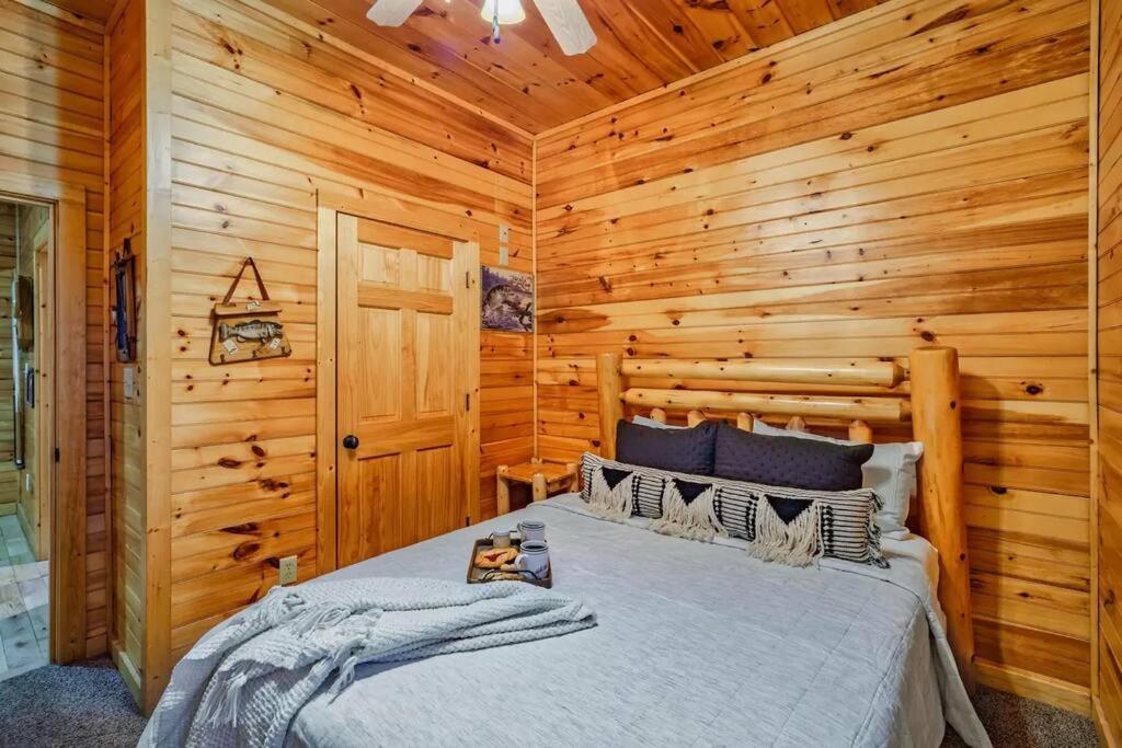 Stunning Mountain Cabin W Hot Tub Gatlinburg Eksteriør bilde