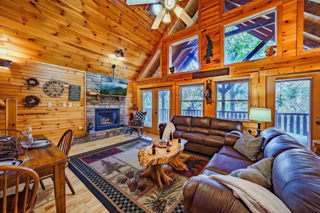 Stunning Mountain Cabin W Hot Tub Gatlinburg Eksteriør bilde