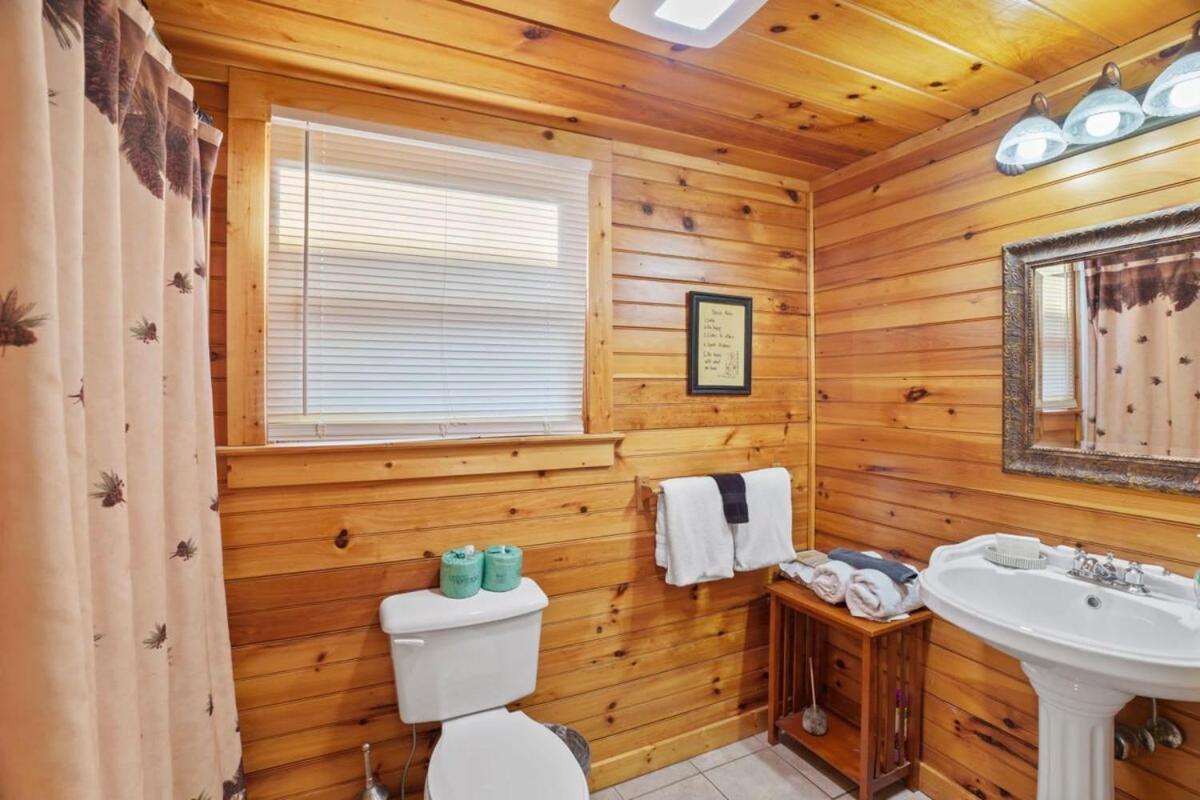Stunning Mountain Cabin W Hot Tub Gatlinburg Eksteriør bilde