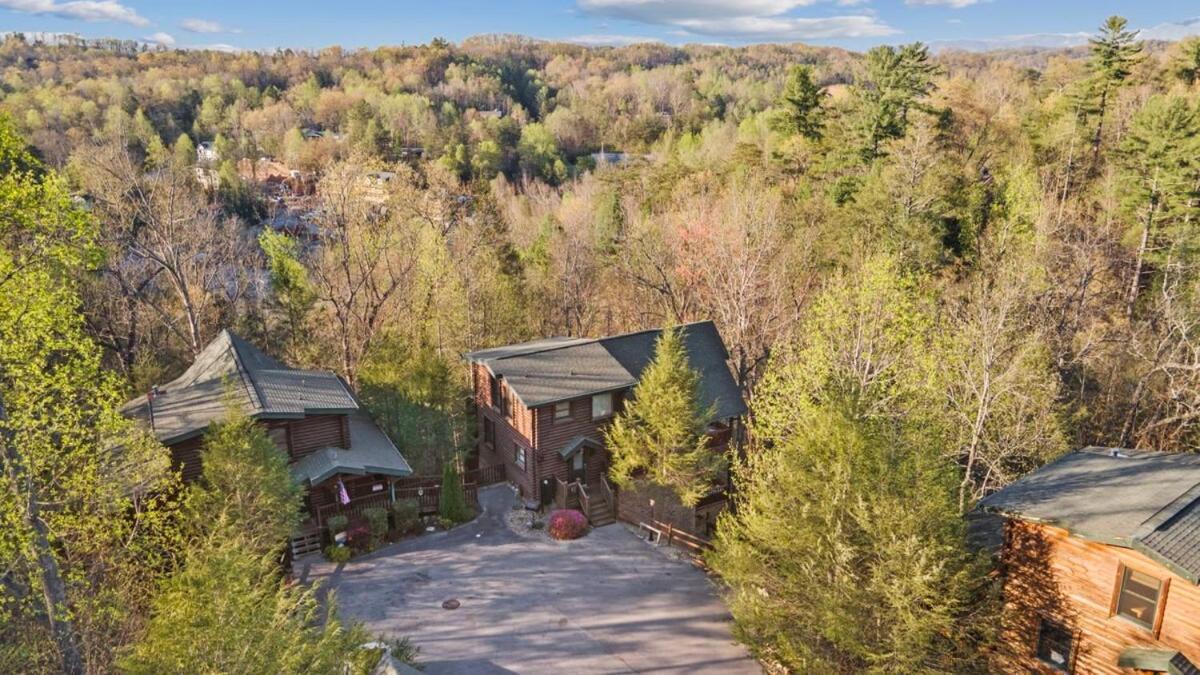 Stunning Mountain Cabin W Hot Tub Gatlinburg Eksteriør bilde