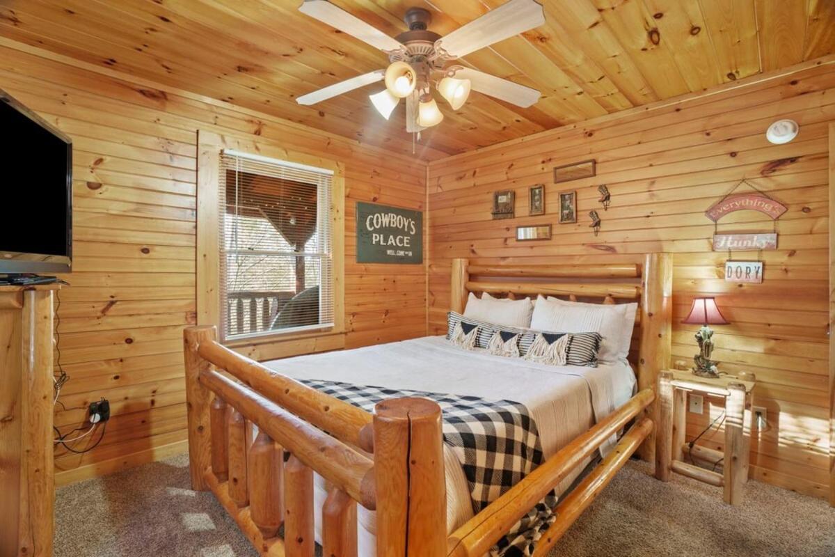 Stunning Mountain Cabin W Hot Tub Gatlinburg Eksteriør bilde