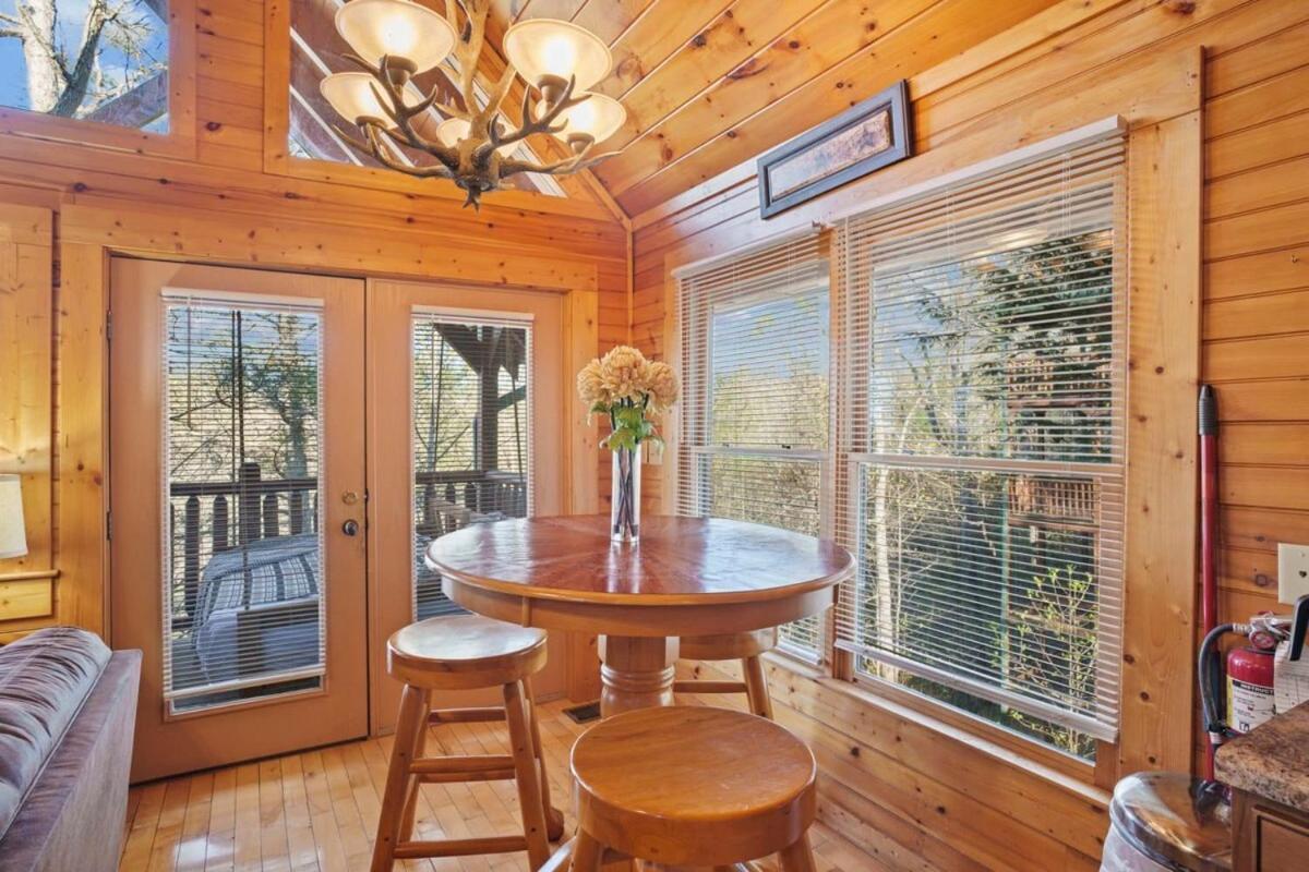 Stunning Mountain Cabin W Hot Tub Gatlinburg Eksteriør bilde